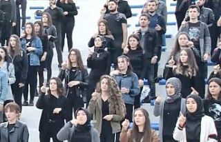 İstiklal Marşını işaret diliyle seslendirdiler