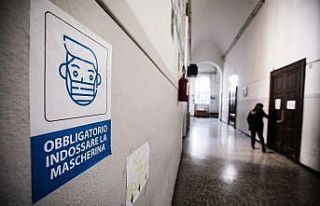 İtalya’da son 24 saatte 417 can kaybı