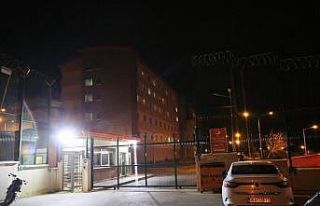 İzmir Valiliğinden göçmen geri gönderme merkezindeki...