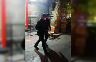 İzmir’de FETÖ’nün hücre evlerine baskın:...