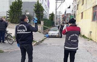 İzmir’de kaldırımda bir kişinin cansız bedeni...