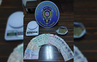 İzmir’de uyuşturucu tacirlerine darbe: 3 gözaltı