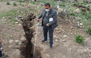İzmir’deki korkutan çatlaklara ilişkin büyükşehirden...