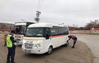 Jandarma denetiminde 3 okul servis aracına ceza uygulandı