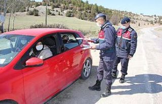 Jandarma ekipleri, uygulama noktasında kadınlara...
