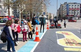 Jandarmadan çocuklara simülasyonlu trafik eğitimi