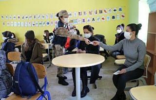 Jandarma’dan erken yaşta zorla evlilik bilgilendirmesi