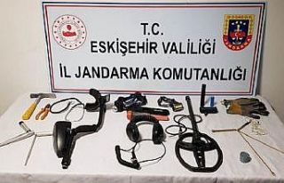 Kaçak definecilere jandarmadan suçüstü