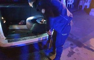 Kaçarken polis otosuna çarpan araçtan tüfek çıktı