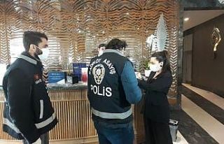 Kadıköy’de kısıtlama günü korona virüs denetimi