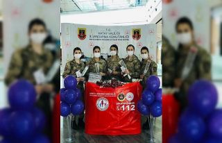 Kadın astsubaylardan kadınlara jest