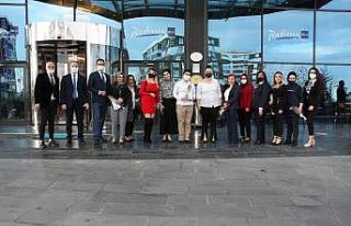 Kadın sağlık çalışanları Kadınlar Günü etkinliğinde...