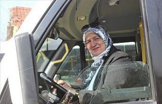 Kadın şoförü gören araçtan inmek istedi, yolculuk...