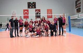 Kadın voleybol ve hentbol takımlarından galibiyet