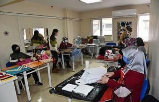 Kadınlar el sanatları kursunu çok sevdi
