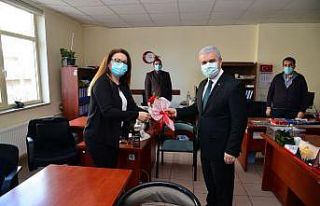 Kadınlar gününde Vali Akın’dan kadın personele...