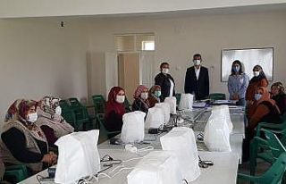 Kadınlar hem öğreniyor hem tasarlıyor