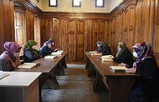 Kadınlar Şahinbey’in kurslarında Kuran-ı Kerim...