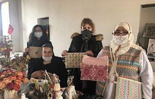 Kadınlar tarihi konağı fabrikaya dönüştürdü