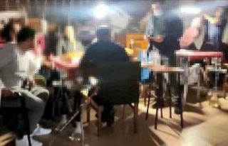 Kafe içinde nargile ile okey keyfi yapanlar baskında...