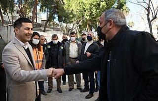 Kahramanlar Caddesi esnafı, belediye çalışmalarından...