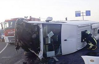 Kamyonla minibüs çarpıştı: 6 yaralı