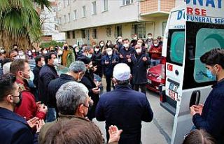 Kanser hastası öğretmen kalbine yenik düştü