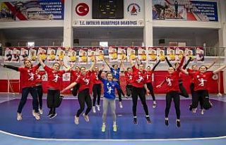 Kaptan dümene geçiyor