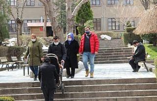 Kar yağışı sonrası güneşli havayı gören kendini...