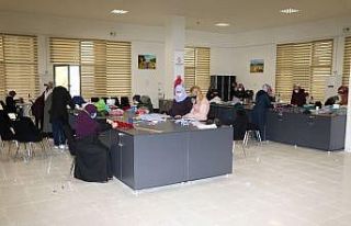 Karaköprü’de kadınlar giyim kursunda meslek öğreniyor