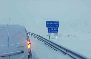 Karaman-Mut yolunda tipi ve buzlanma ulaşımı aksatıyor