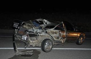 Karaman’da kamyonet ile otomobil çarpıştı: 6...