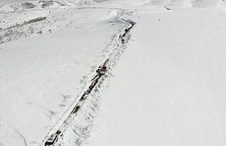 Karda mahsur kalan 45 kişi kurtarıldı