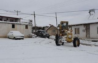 Karla kaplanan yollar açılıyor