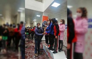 Karslı atletler Ardahan’dan madalyayla döndü