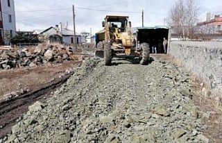 Kars’ta belediye yol yapım çalışmalarına başladı