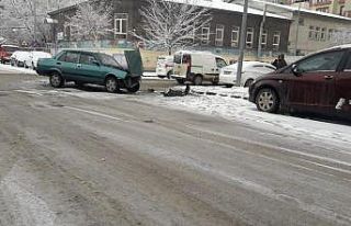 Kars’ta kar yağışı kazalara neden oldu