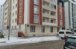 Kars’ta yangın çıkan bina geçici olarak kapatıldı