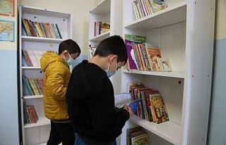 Kartal Belediyesinden Hesna Gündeş İlkokuluna kitap...