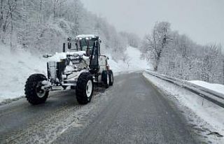 Kartepe’de ekiplerin karla mücadelesi sürüyor