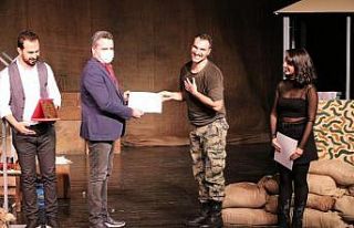 Kayapınar Belediyesi tiyatrosu 1 yıl sonra perdelerini...