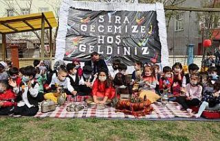Kayapınar Kaymakamı Koç, miniklerin sevinçlerine...