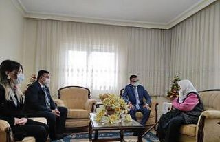 Kaymakam Akpay’dan asırlık nineye ziyaret