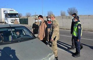Kaymakam Çelik, jandarma ile beraber denetim yaptı