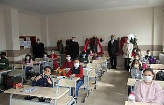 Kaymakam Demirer’den okul ziyareti