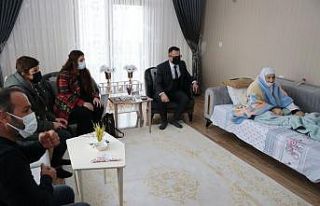 Kaymakam Koç yaşlıları yalnız bırakmadı