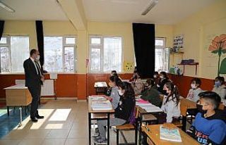 Kaymakam Solak’tan okul ziyareti