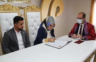 Kaymakam Türkmen, genç çiftin nikahını kıydı