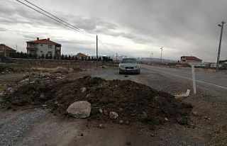 Kayseri’de 900 nüfuslu mahallenin giriş ve çıkışları...