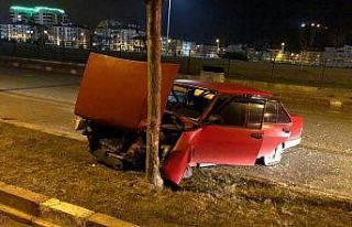 Kazada parçalanan otomobilini olay yerinde bırakıp...